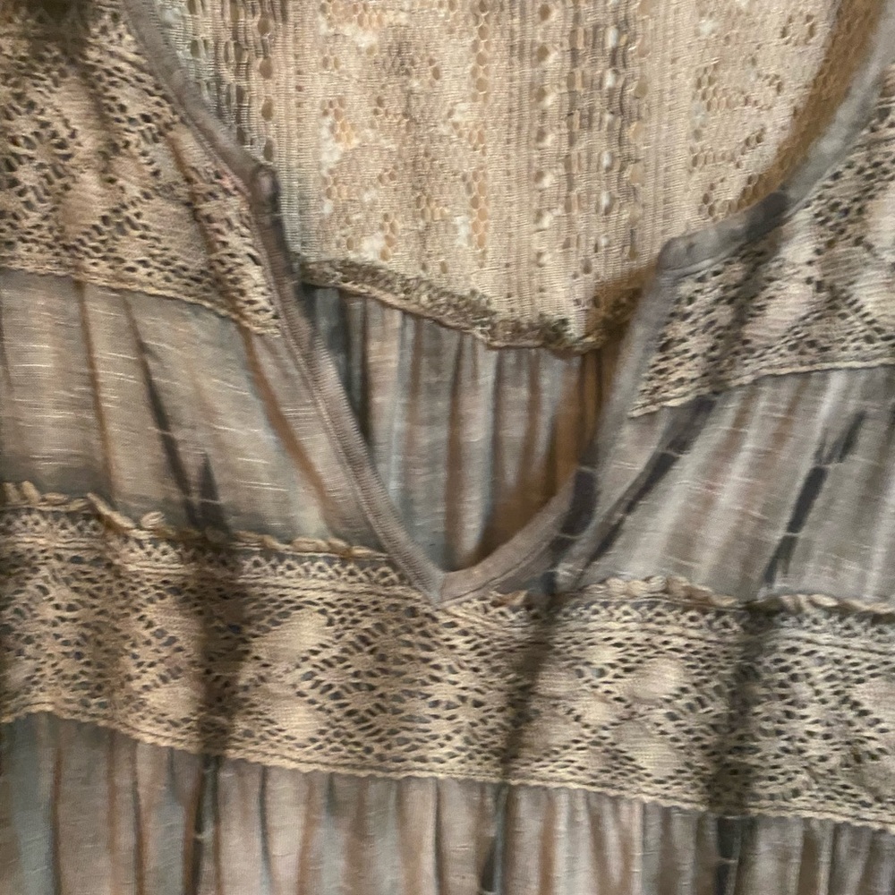Knox Rose Lace boho Detail Top in Gray and Coral - Picture 2 of 5